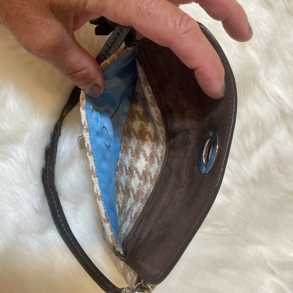 COACH brown houndstooth wristlet purse with outside toggle pocket. - Picture 4 of 4